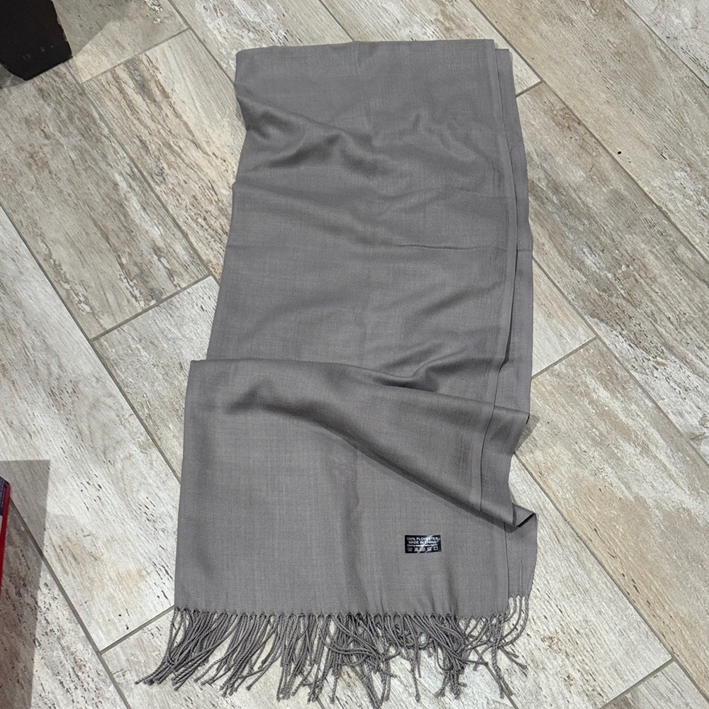 Elegant Large Gray Scarf